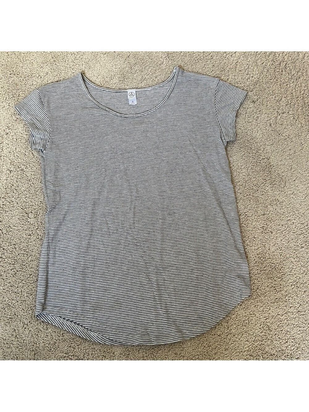 Women’s black and white strip T. Size S